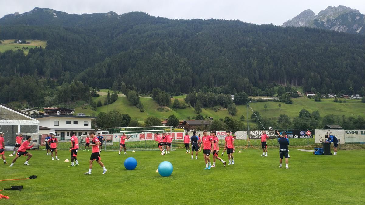 La plantilla arranca con su primer entrenamiento.