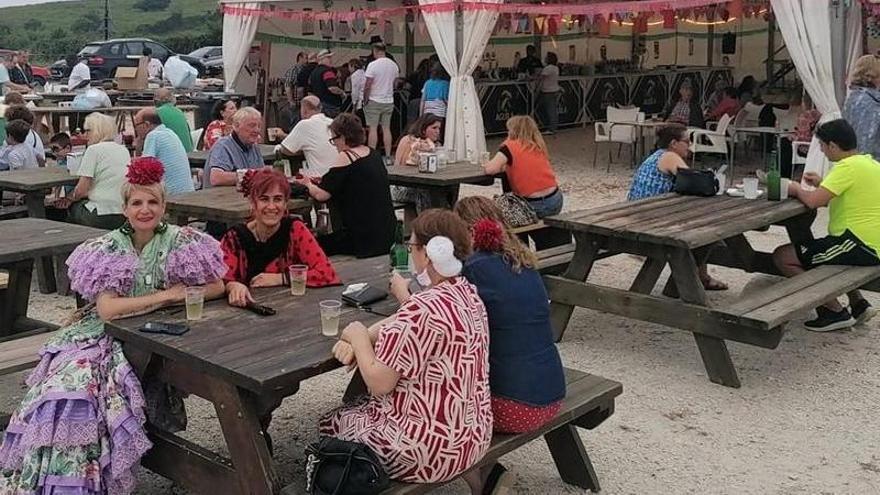 Llanes se viste de faralaes: festival rociero en La Talá, con pescadito frito, rebujitos, música flamenca, rutas a caballo...