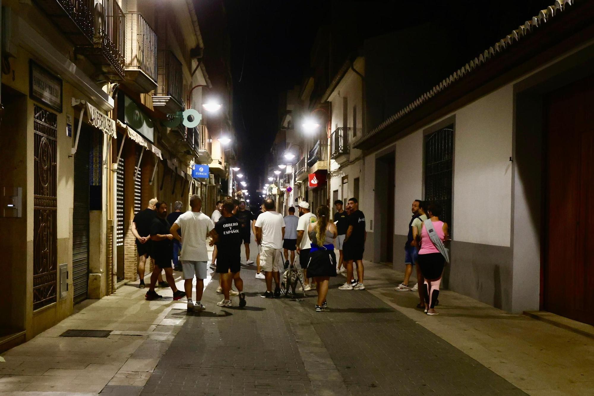 Vecinos de Turís patrullan por tercera noche las calles ante la inseguridad