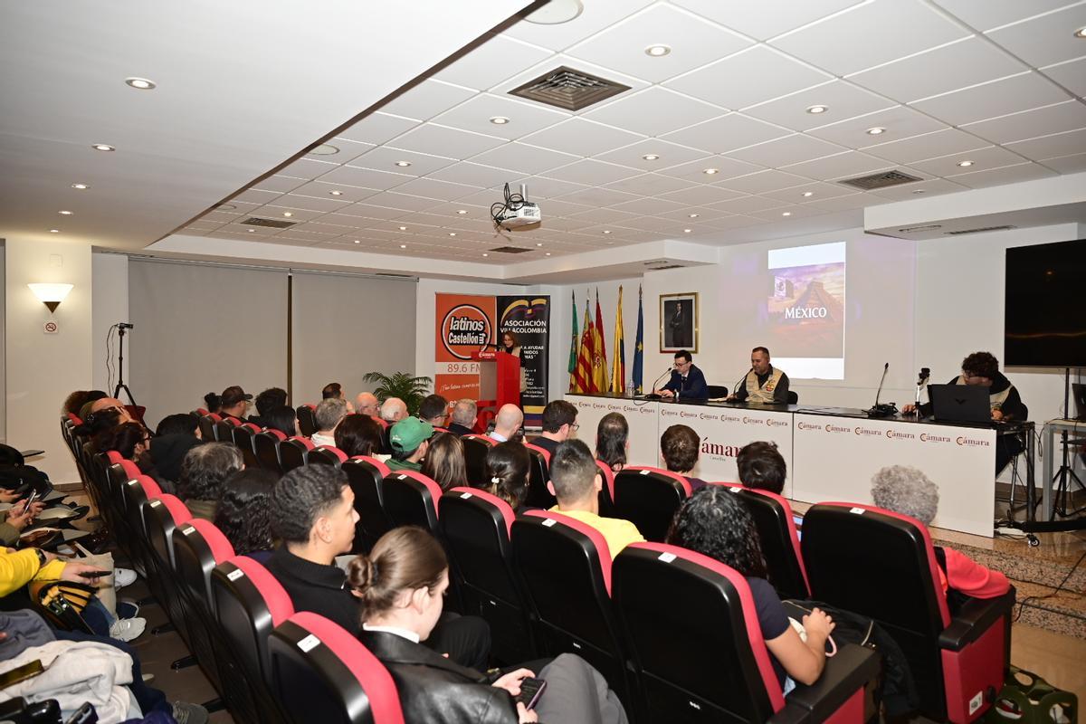 Charla sobre la regularización extraordinaria en Castellón