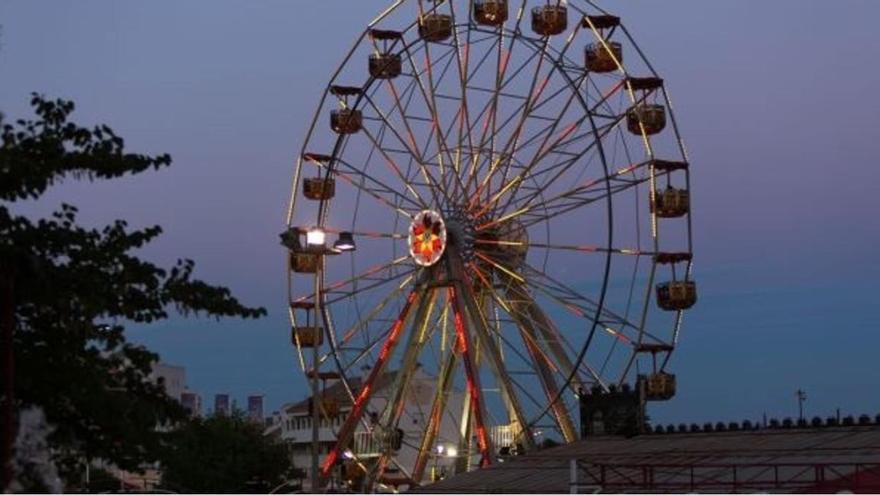 Sorprenden a cinco jóvenes que habían asaltado el parque de atracciones Tivoli World