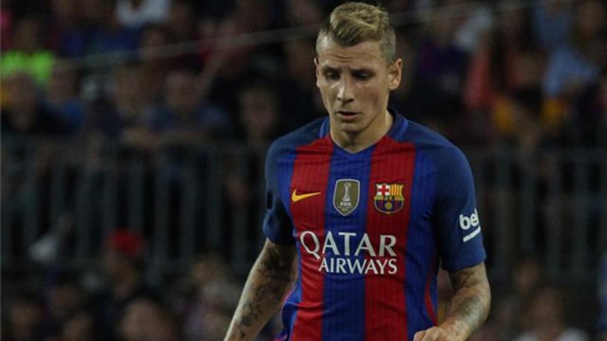 Digne se movió con tremenda soltura ante el Sevilla