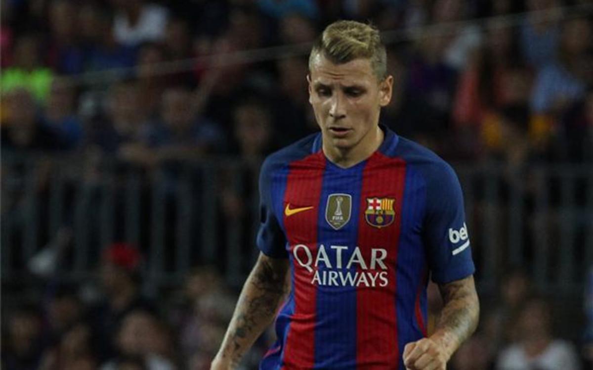 Digne se movió con tremenda soltura ante el Sevilla