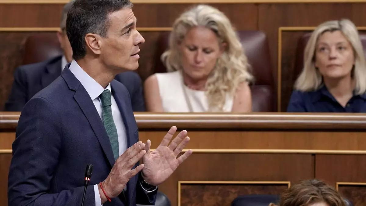 Un Sánchez muy serio pide "cuidar Europa" en un acto del que se ha ausentado Feijóo para no coincidir con él