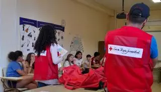 Cruz Roja imparte primeros auxilios