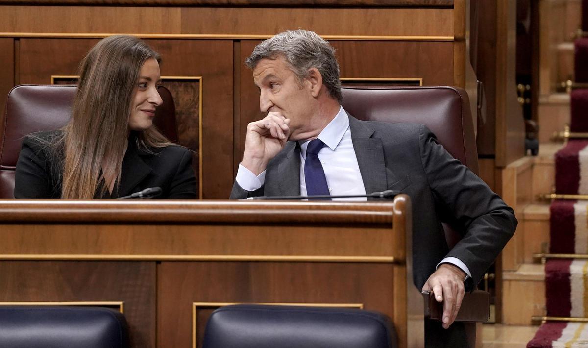 Alberto Núñez Feijóo y Ester Muñoz, PP. Sesión de control al Gobierno en el Congreso de los Diputados.