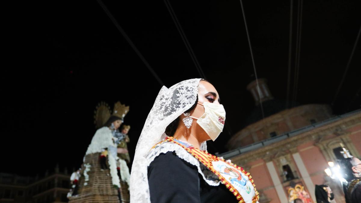 Búscate en el primer día de la ofrenda por la Calle Caballeros de las 21:00 a las 22:00