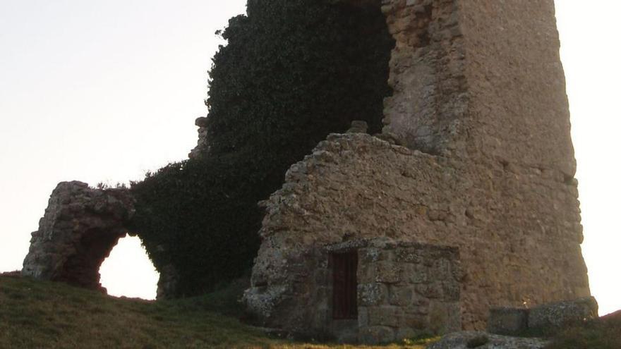 La torre de Peracamps conserva dret el mur de ponent  | AJUNTAMENT DE LLOBERA