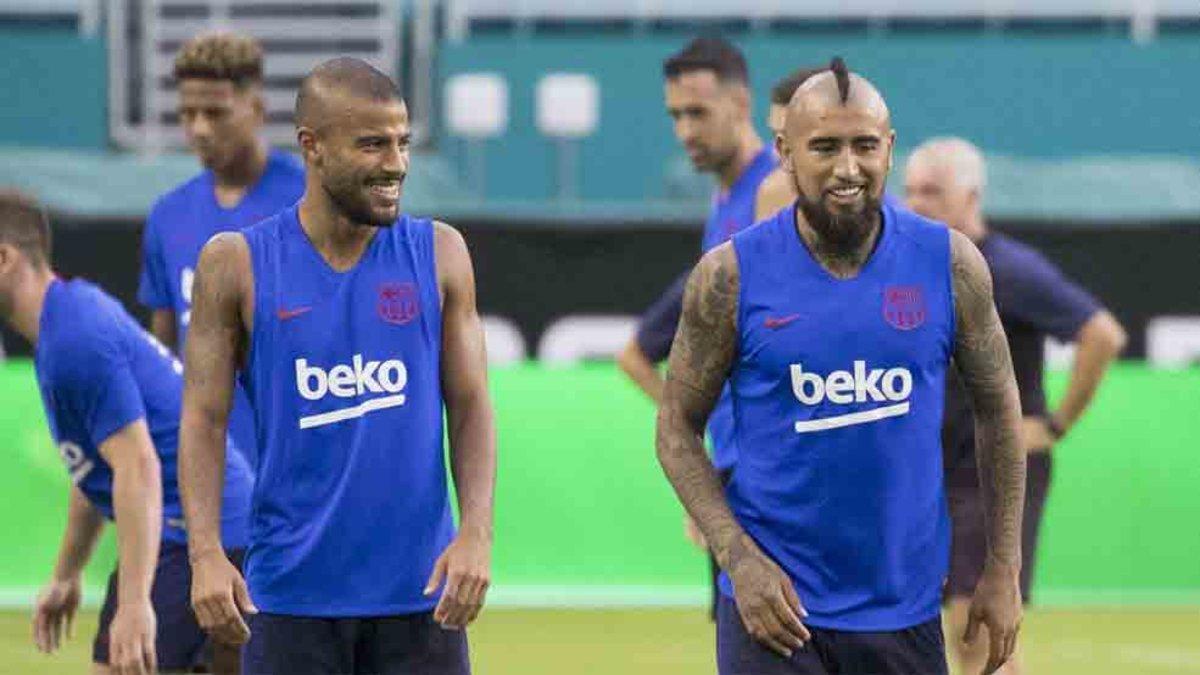 Rafinha y Arturo Vidal, en un entrenamiento del Barcelona