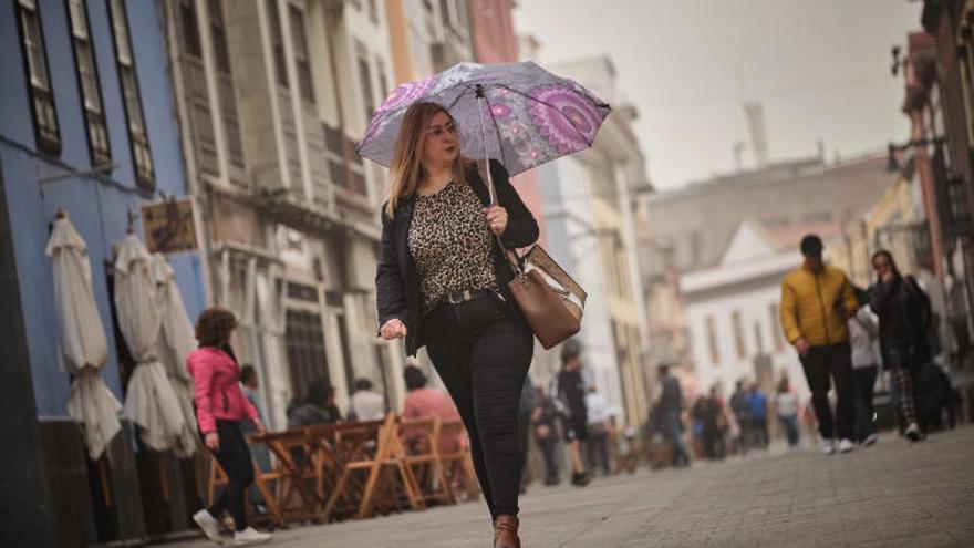 Las primeras gotas han caído en la mañana de este lunes.