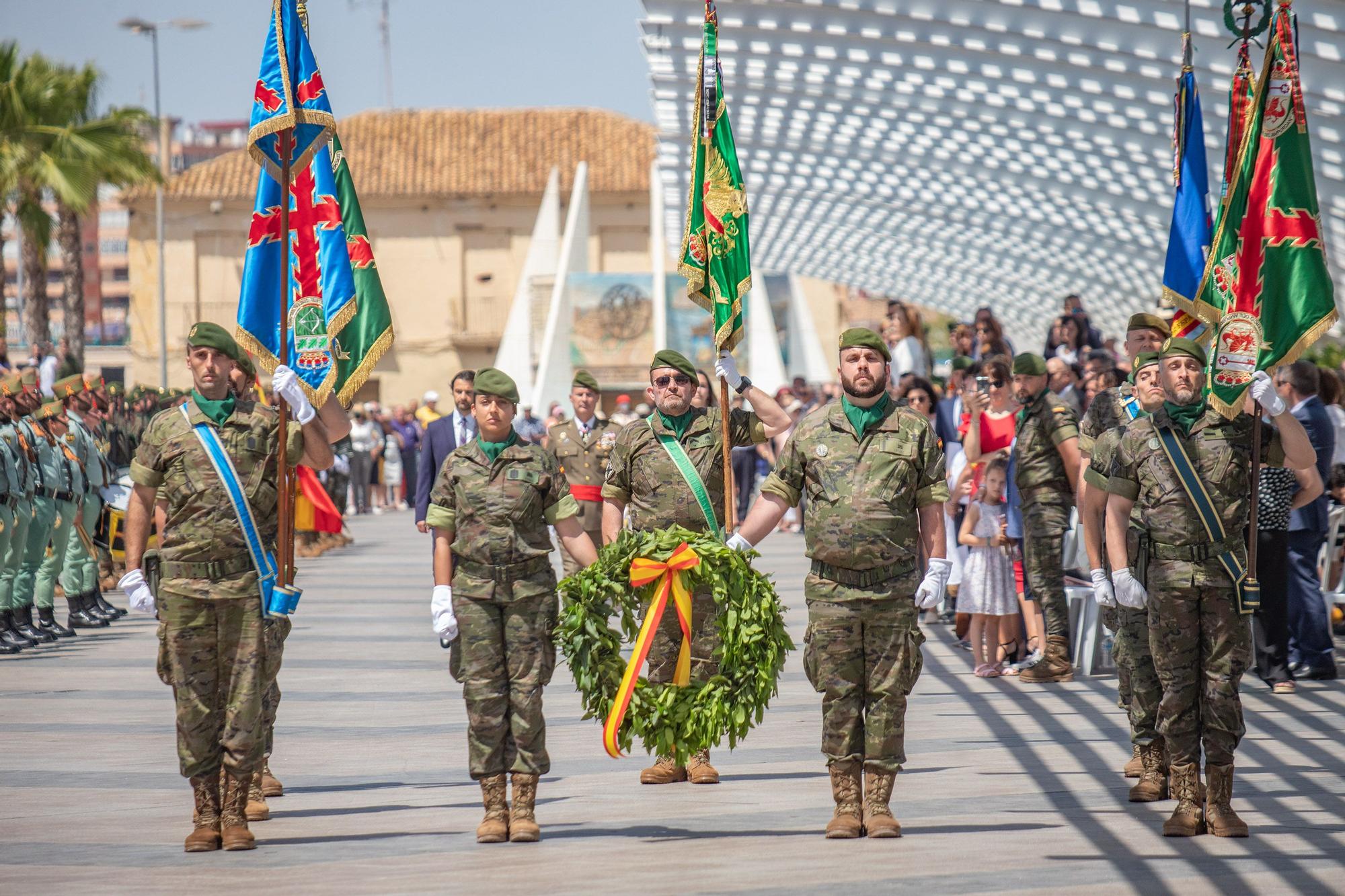 Sol y fidelidad a la bandera en Torrevieja