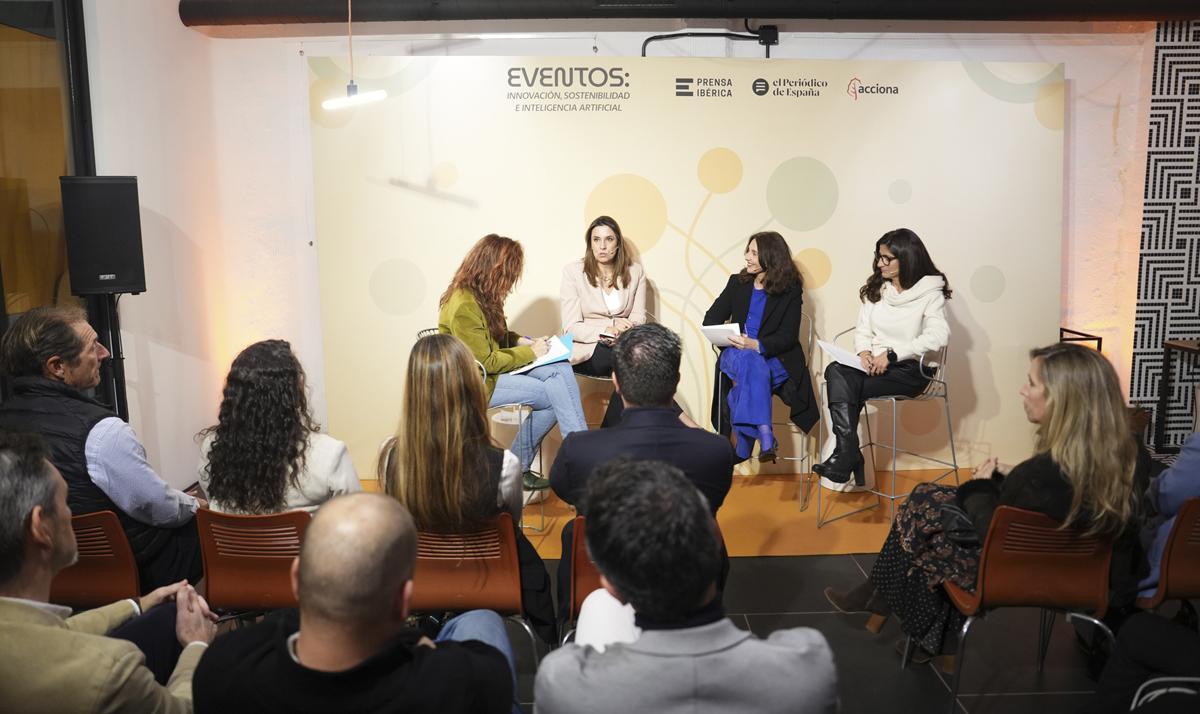 Momentos del debate sobre innovación, sostenibilidad e inteligencia artificial en los eventos.