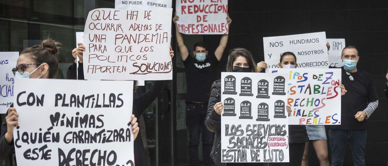 Una protesta de trabajadores del área de Acción Social