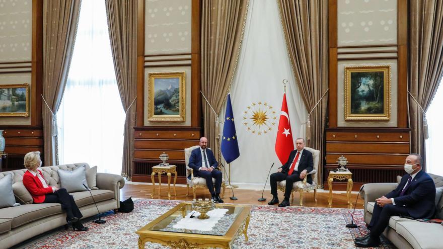 Bruselas critica el trato que recibió Von der Leyen en Turquía
