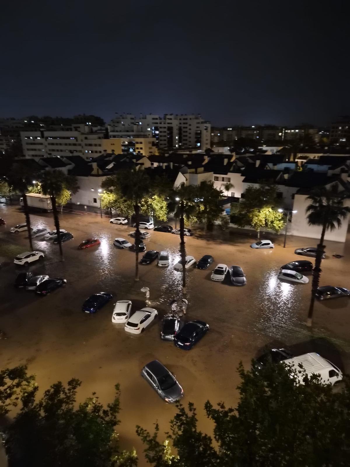 Imagen de anoche de la avenida del Levante U.D. en València