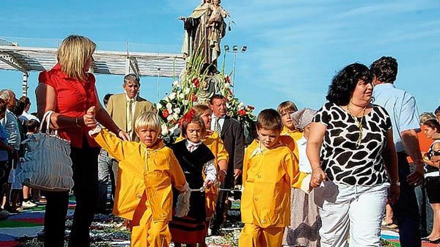 Cambados y Vilaxoán tributan un sentido homenaje a la patrona de los marineros