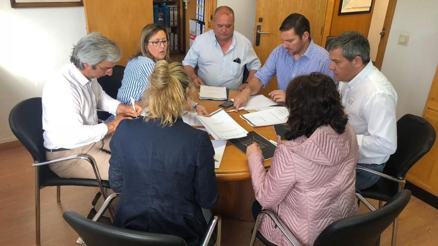 Asistentes a la reunión del patronato de la Fundación de Exposicións, esta mañana.