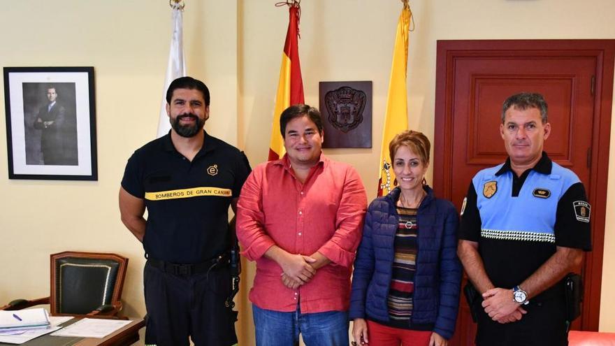 De izquierda a derecha. Lorenzo Lacalle, Mencey Navarro, y Jorge Alemán.