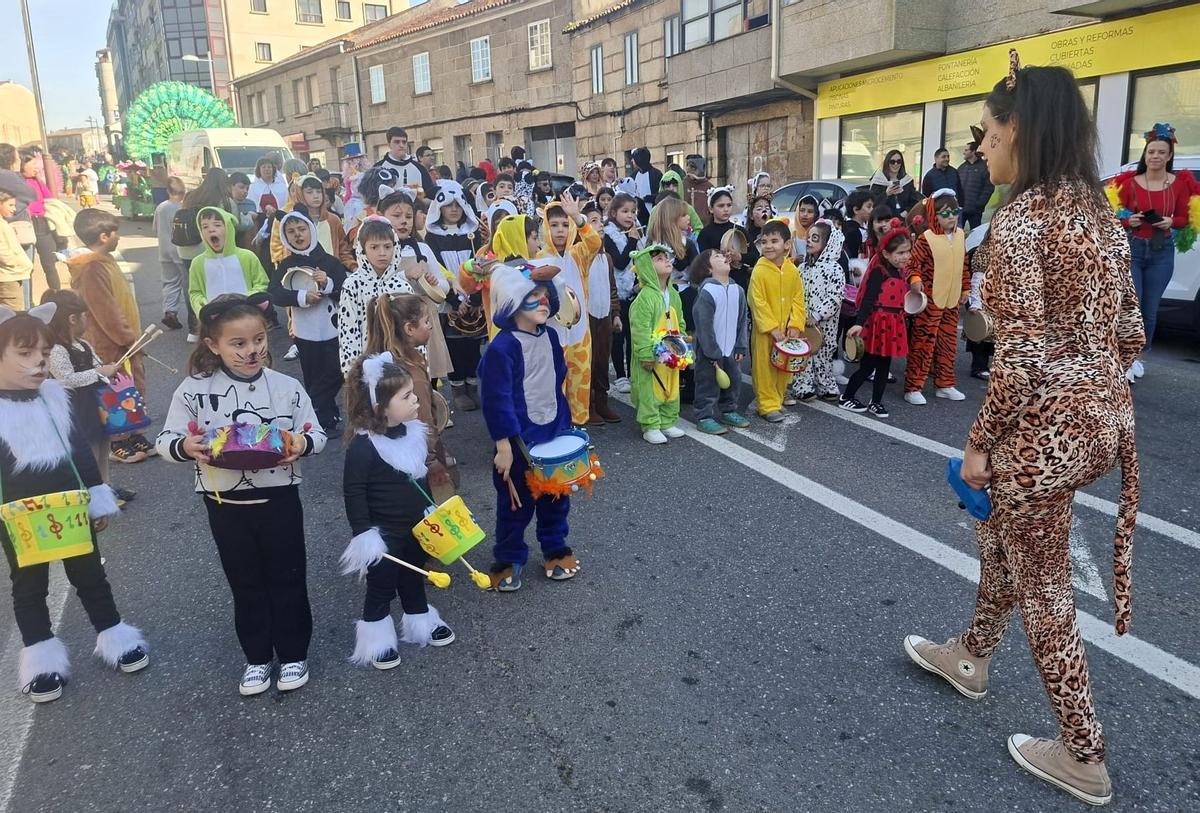 Comparsa de los alumnos de la Escola de Música Municipal de Meaño.