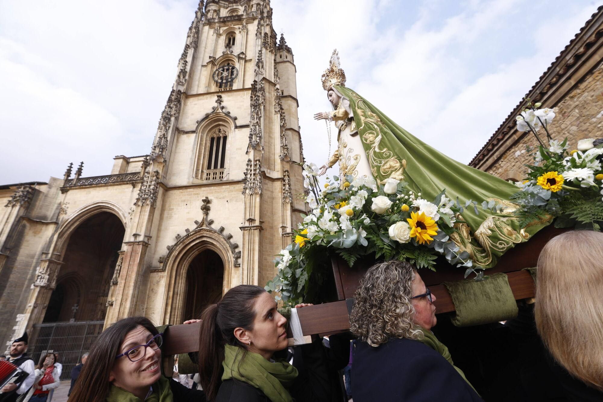Así fue la procesión de la Esperanza en Oviedo. 
