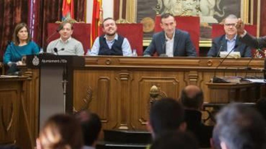 Una sesión plenaria en el Ayuntamiento de Elche.