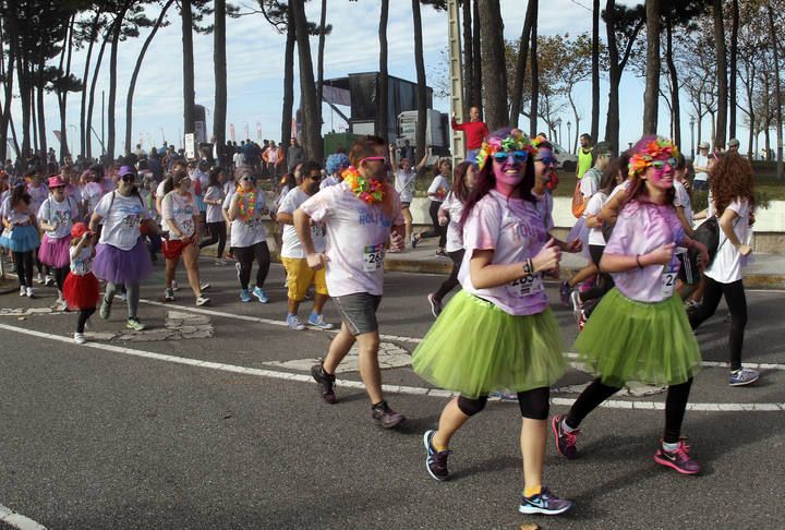 Samil se tiñe de múltiples colores con la Holi Run