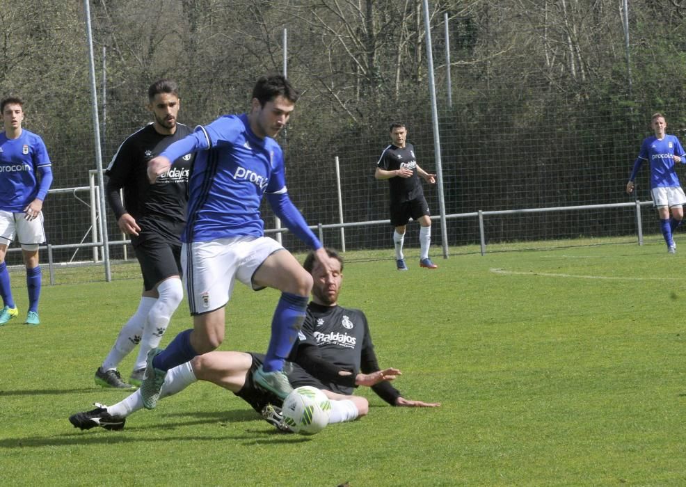 El partido entre el Oviedo B y el Avilés, en imágenes