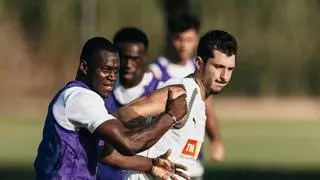Aliou Dieng arranca con el Valencia CF en una posición que no es de '6'
