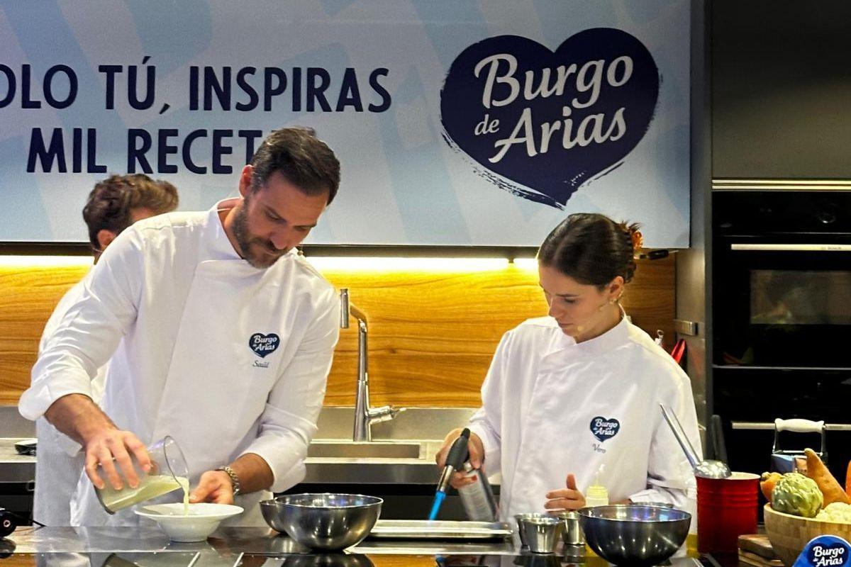 Saúl Craviotto y Vero Gómez durante el evento de Burgo de Arias