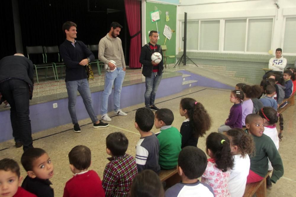 Futbolistas del Cartagena visitan un colegio