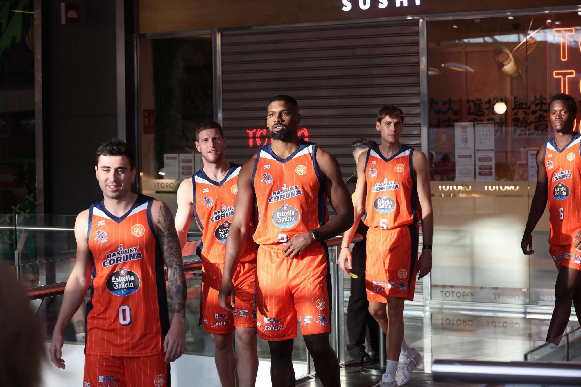 Presentación del equipo del Leyma Coruña en Marineda City