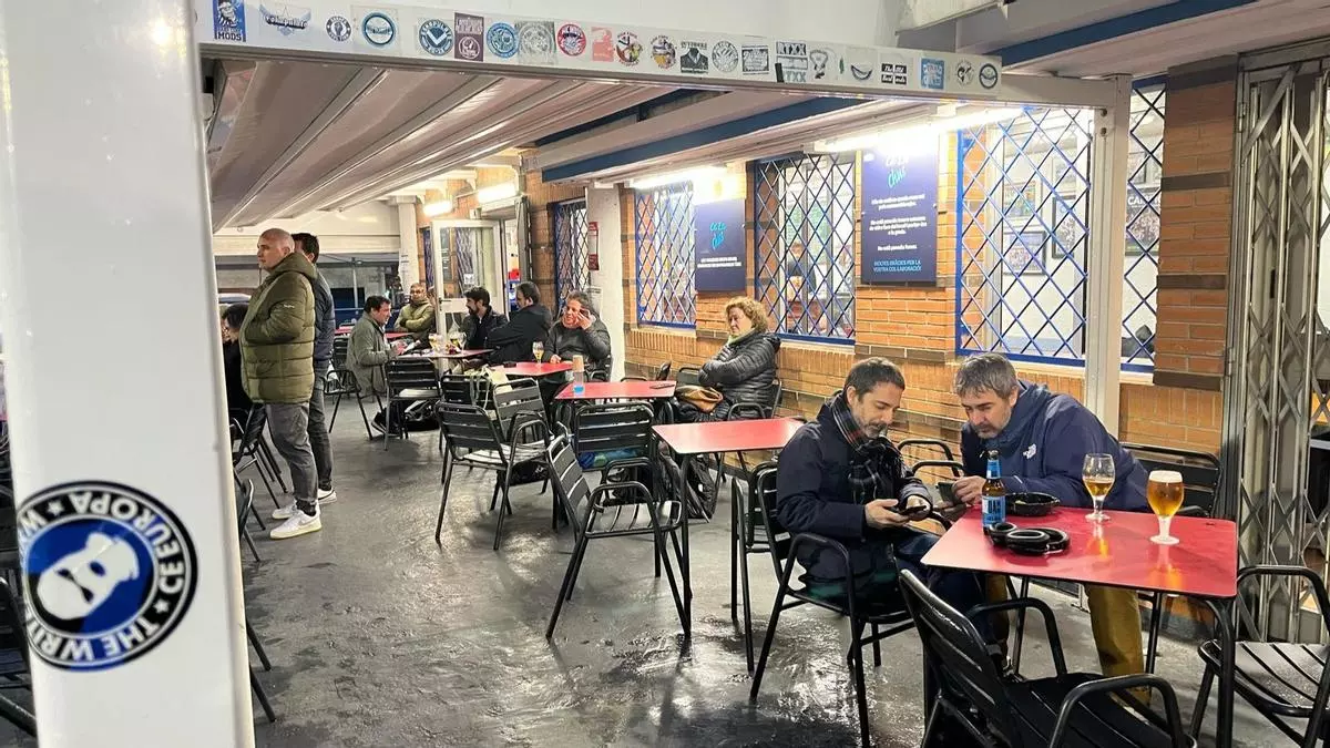 Morros y balones de fútbol en la mejor terraza de Gràcia