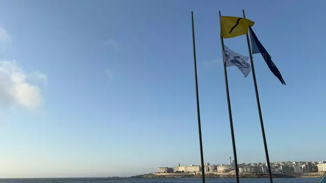Aparecen carabelas portuguesas en las playas de Riazor y Orzán