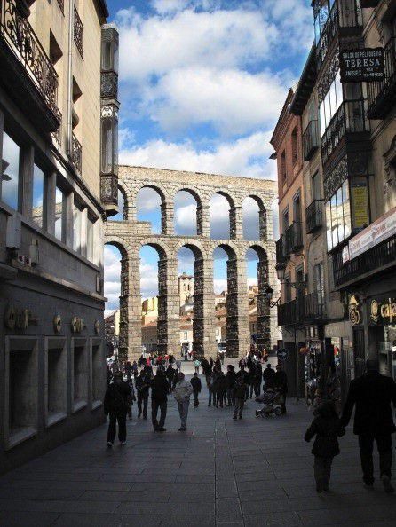 El Acueducto de Segovia es solo uno de los atractivos que ofrece Castilla-León.