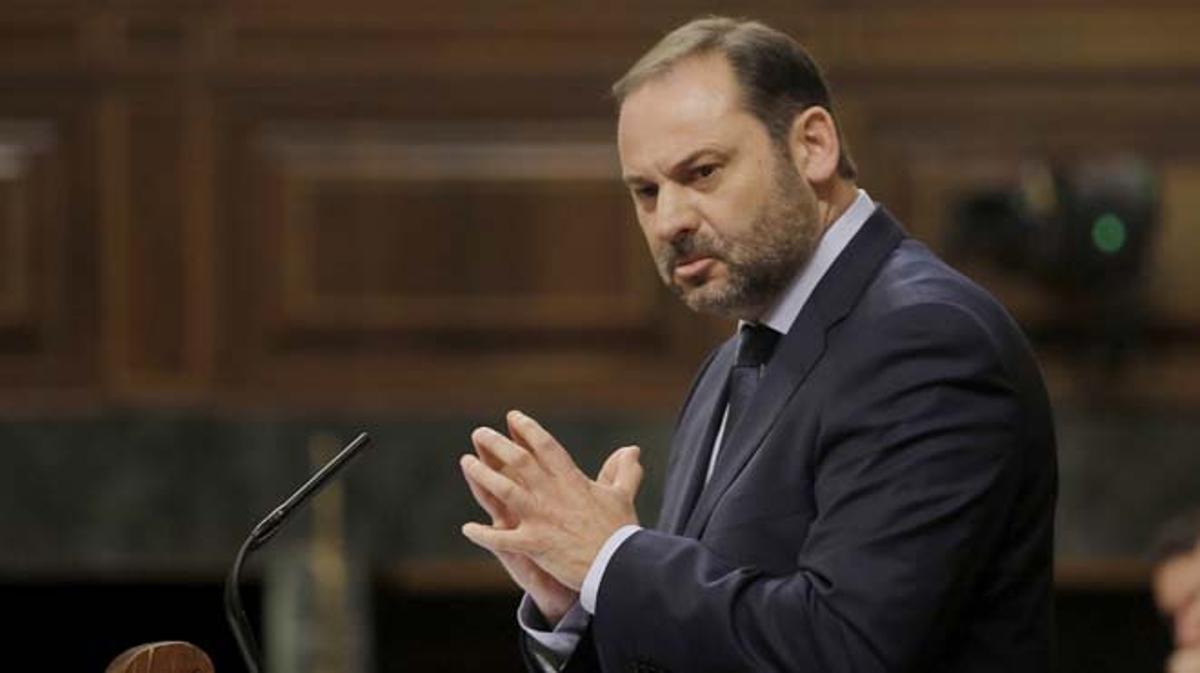 El portaveu socialista aborda l’amnistia fiscal durant el debat de la moció de censura.