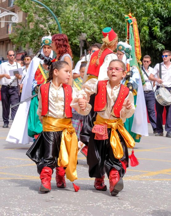 En el desfile de La Esperanza, el dedicado en Villena a los niños, se demostró un año más que el futuro de la fiesta de Moros y Cristianos está asegurado