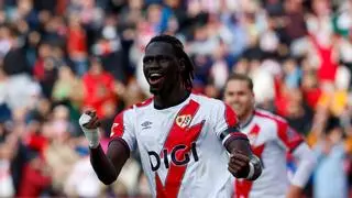 Pathé Ciss atiza al Rayo Vallecano con un polémico retuit: "Vaya club de mierda"