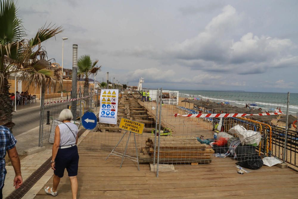 Obras de reforma del paseo de  la playa de La Mata