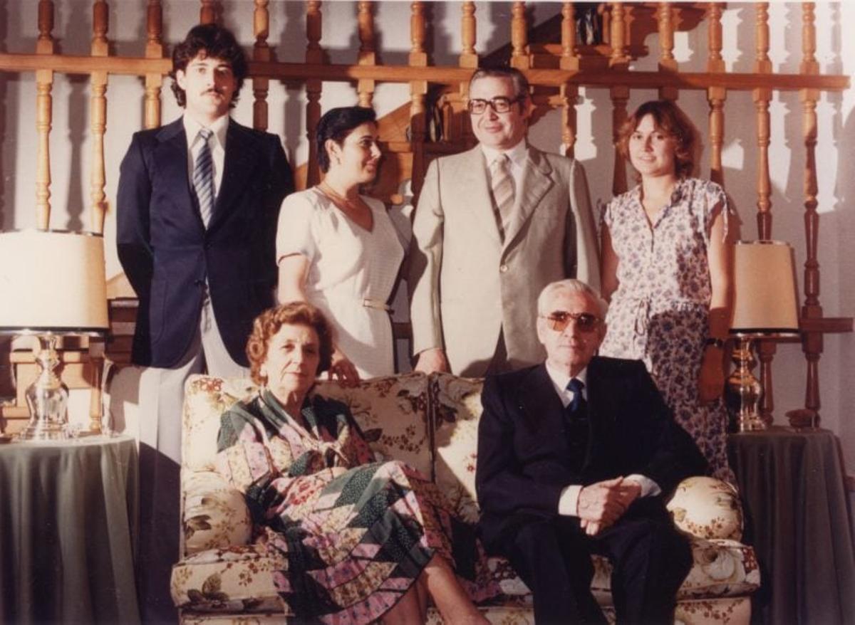 Juan Riu y María Bertrán; Luis Riu y Pilar Güell; y Luis y Carmen Riu.
