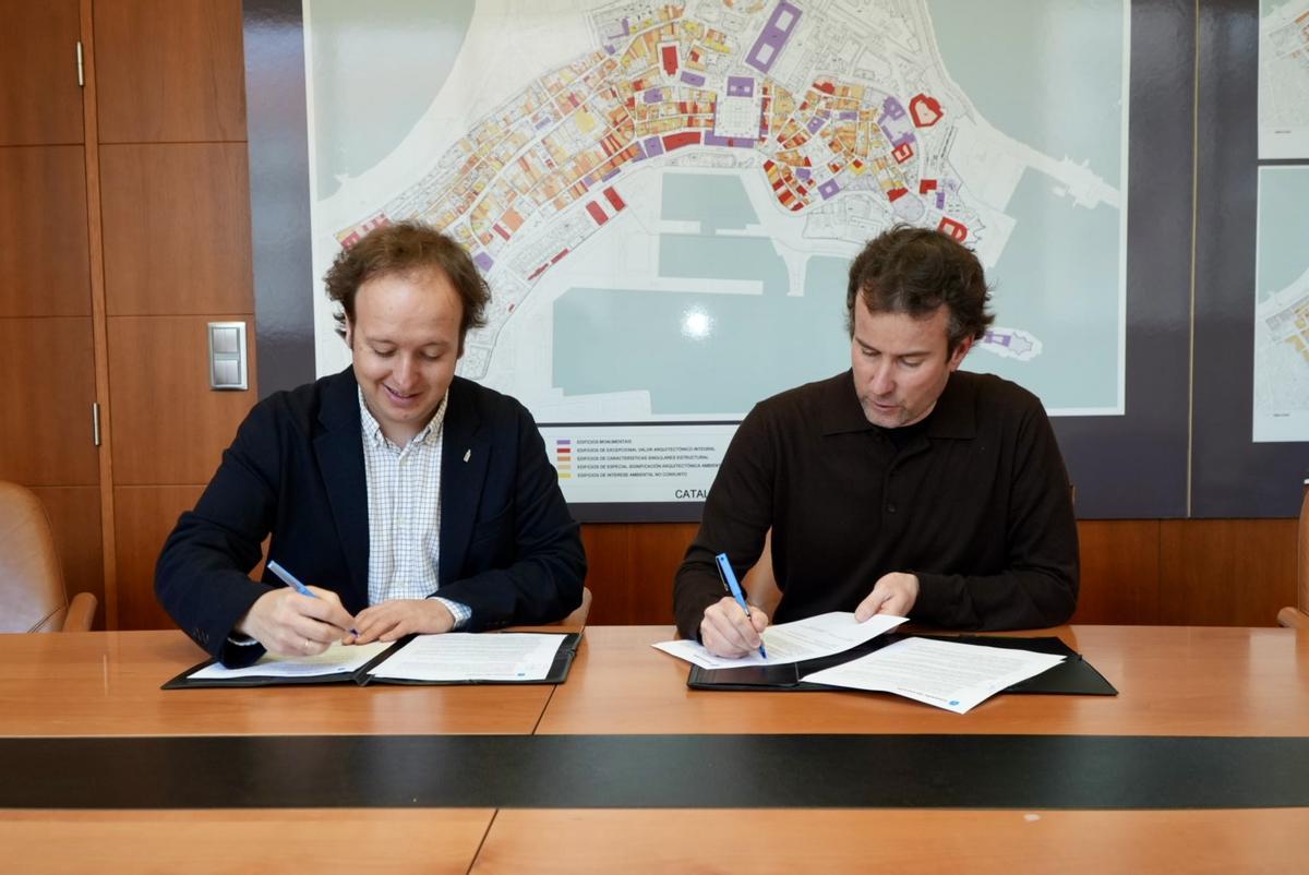 Firma de la adjudicación este miércoles, con Díaz Gallego a la izquierda.