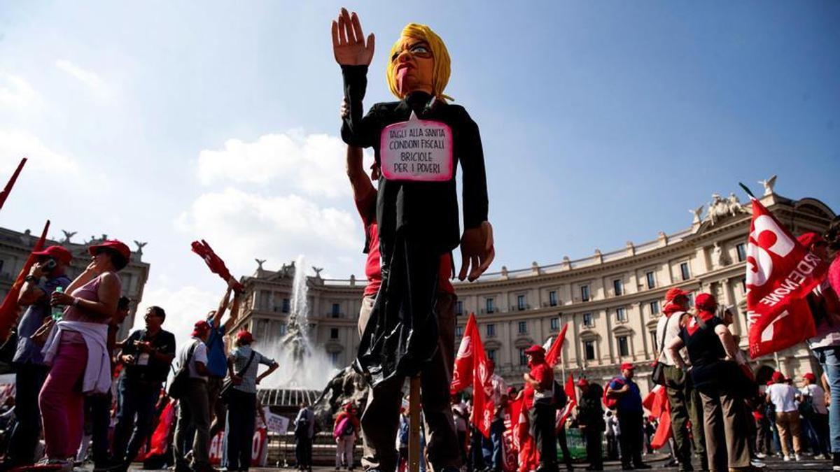 Manifestación en Roma contra las políticas del gobierno de ultraderecha de Meloni.