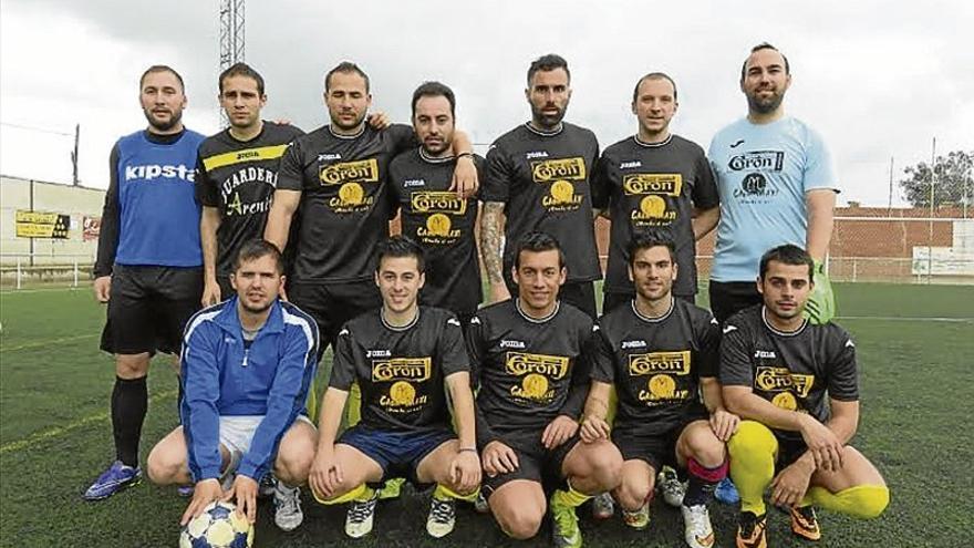 El campeonato de fútbol-7 congrega a casi 20 equipos en Coria