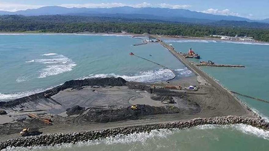 Imagen aérea de la terminal de contenedores de Moín, en obras.