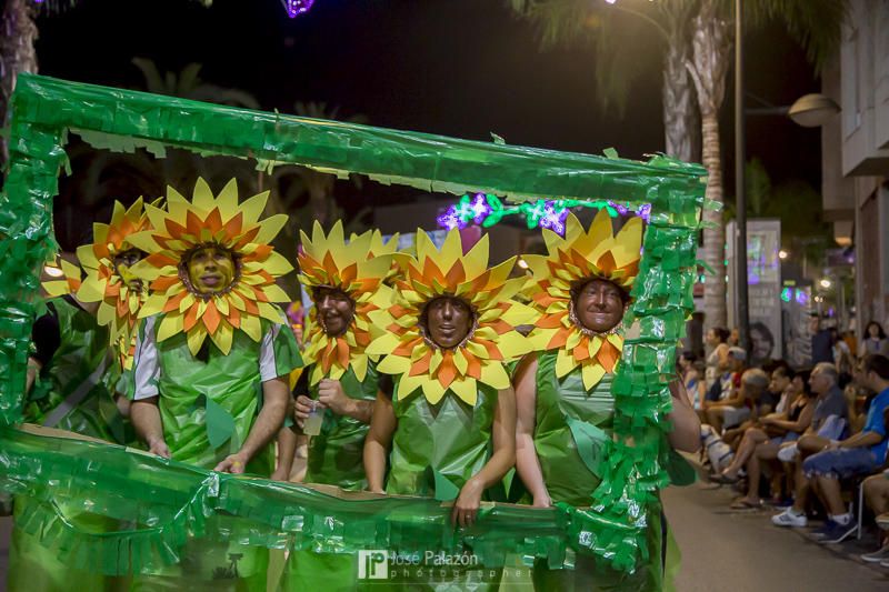 Una ola de color inunda las calles de La Nucía