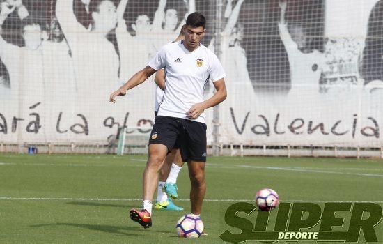 Caras largas tras perder ante el Betis