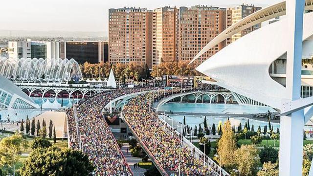 Salida del Maratón y del 10K Valencia Trinidad Alfonso