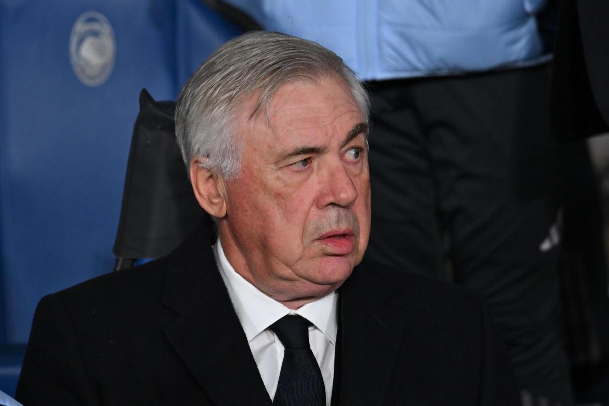 Carlo Ancelotti, dirigiendo un partido con el Madrid