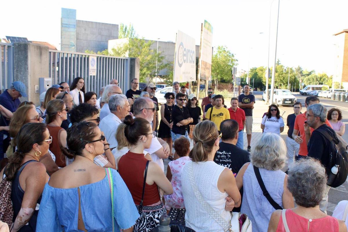 Así ha sido la ruta que recorre las huellas del Franquismo en Badajoz