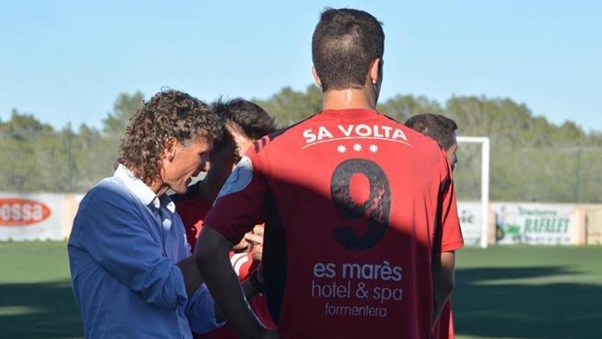 Luis Elcacho no encontró la fórmula para derrotar al Sant Rafel el pasado domingo.