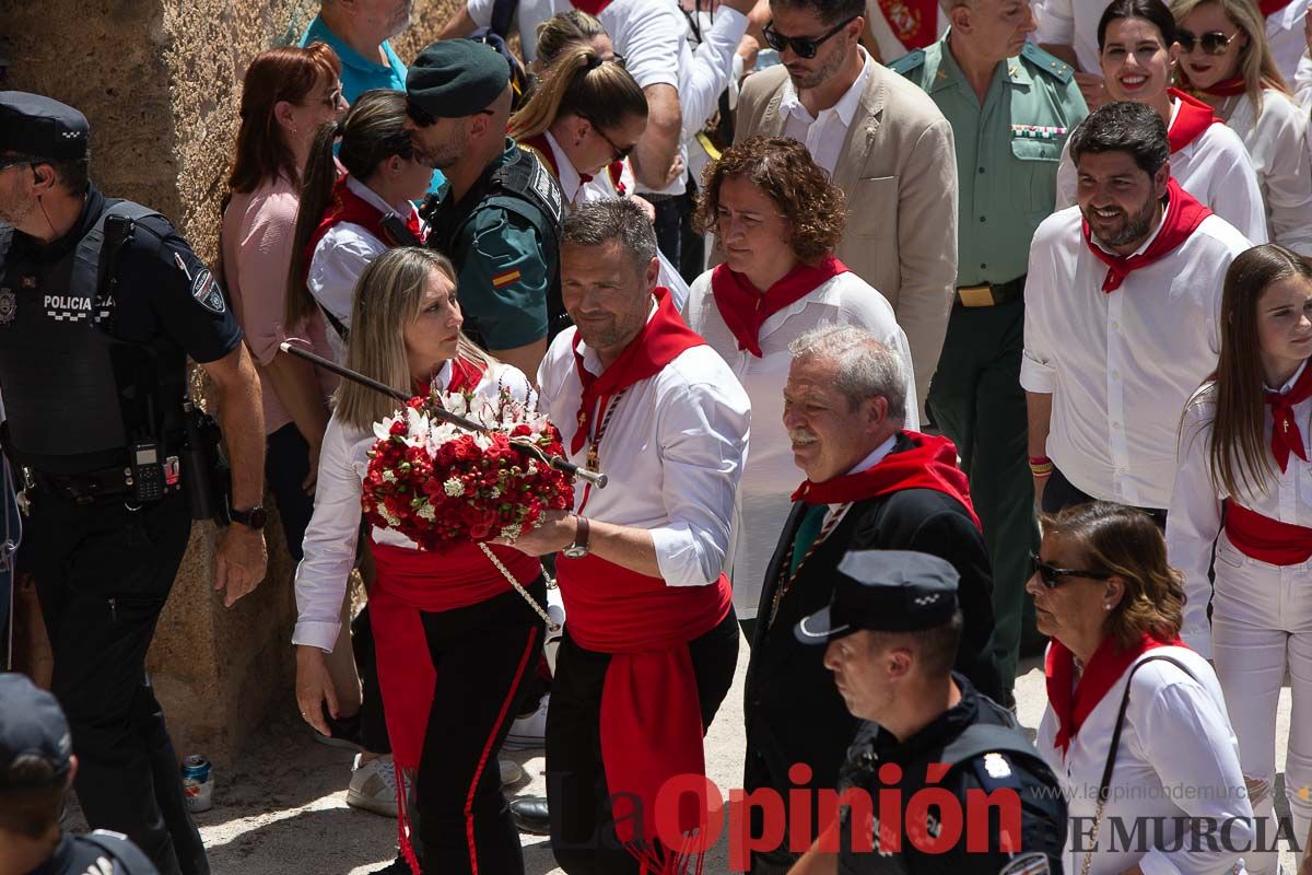Bandeja de flores y ritual de la bendición del vino en las Fiestas de Caravaca